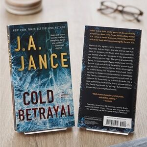 Source Unknown Blue and White Coffee Table Book